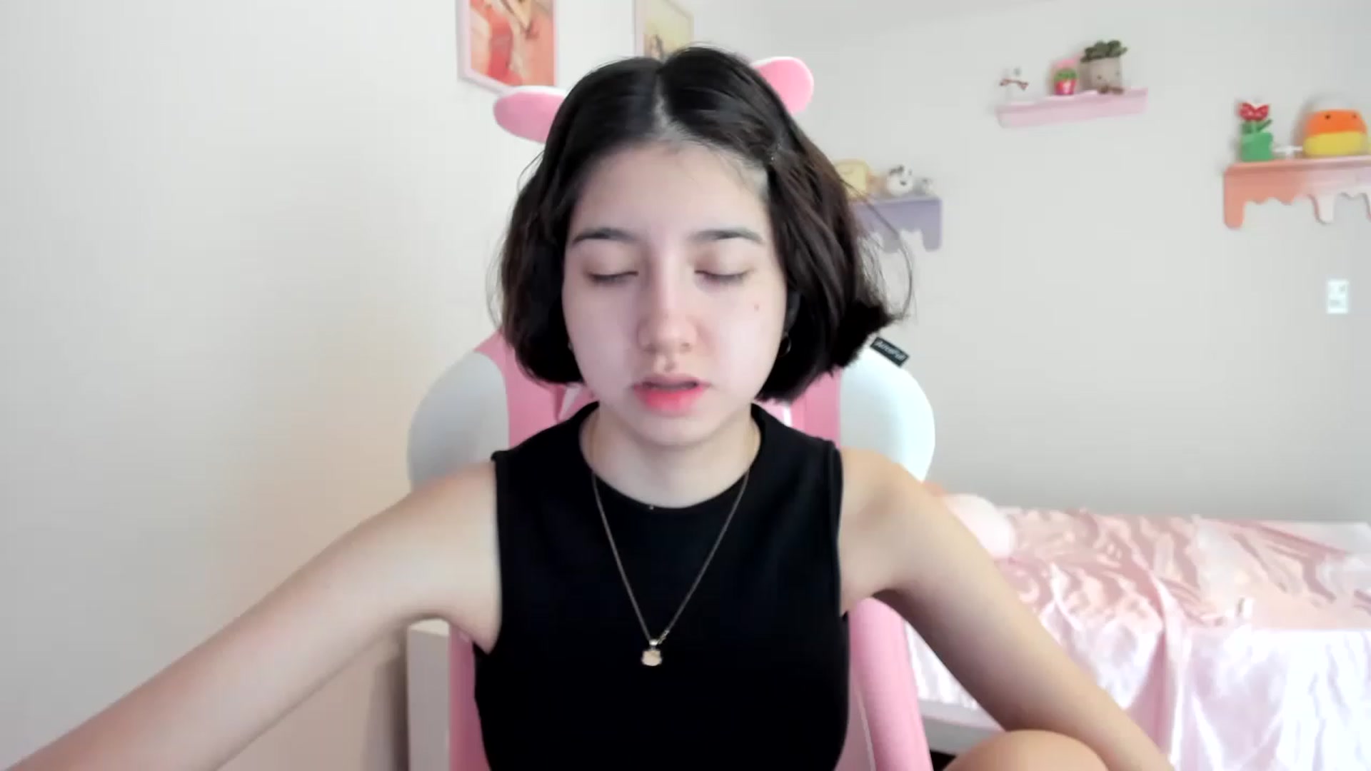 Gallery image thumbnail from Cherrycute666's myfreecams stream on, 06/12/2023, 18:28 image 9 of 20