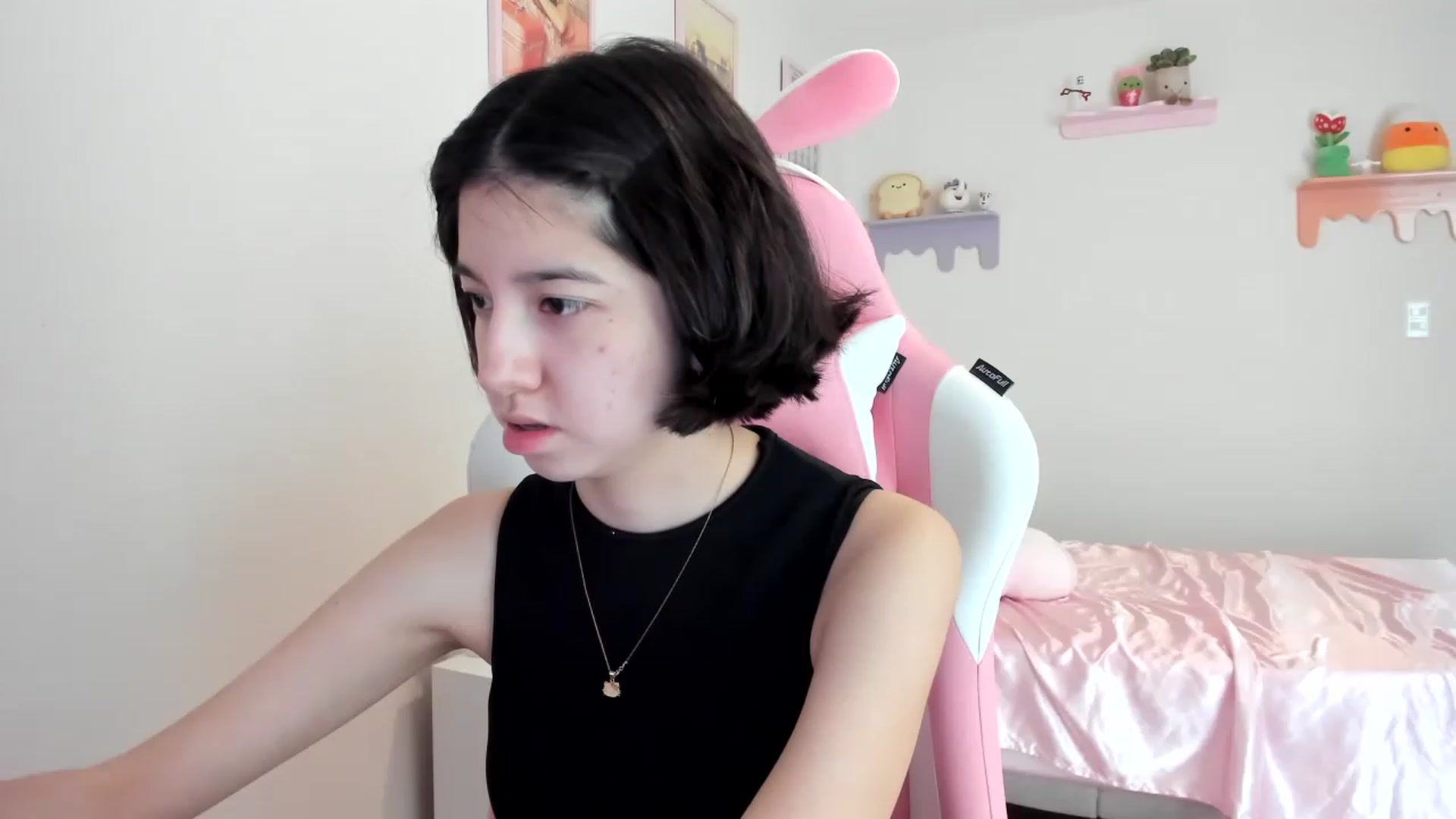 Gallery image thumbnail from Cherrycute666's myfreecams stream on, 06/12/2023, 18:28 image 18 of 20