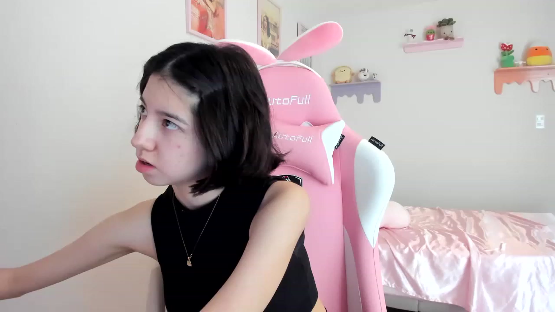 Gallery image thumbnail from Cherrycute666's myfreecams stream on, 06/12/2023, 18:28 image 12 of 20