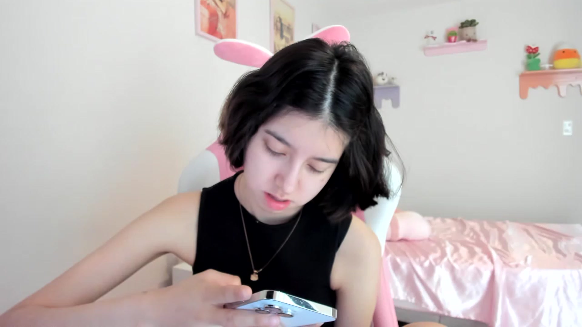 Gallery image thumbnail from Cherrycute666's myfreecams stream on, 06/12/2023, 18:28 image 10 of 20