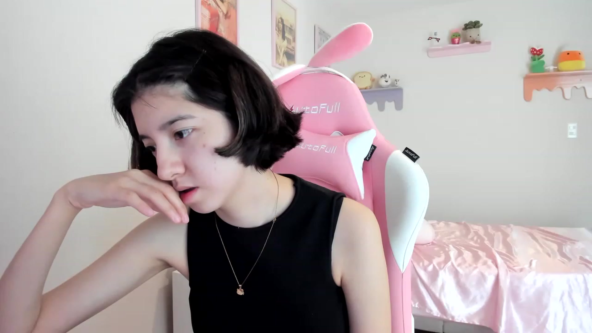 Gallery image thumbnail from Cherrycute666's myfreecams stream on, 06/12/2023, 19:10 image 9 of 20