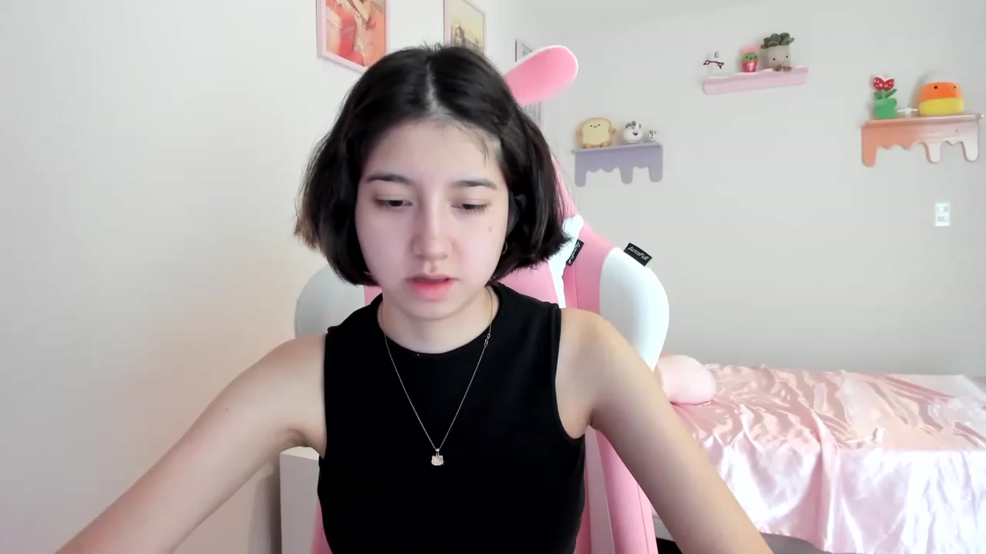 Gallery image thumbnail from Cherrycute666's myfreecams stream on, 06/12/2023, 19:10 image 17 of 20