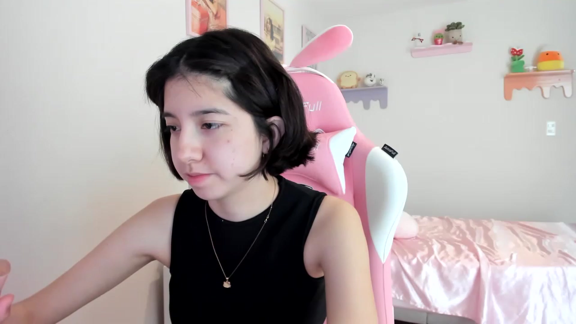Gallery image thumbnail from Cherrycute666's myfreecams stream on, 06/12/2023, 19:10 image 19 of 20