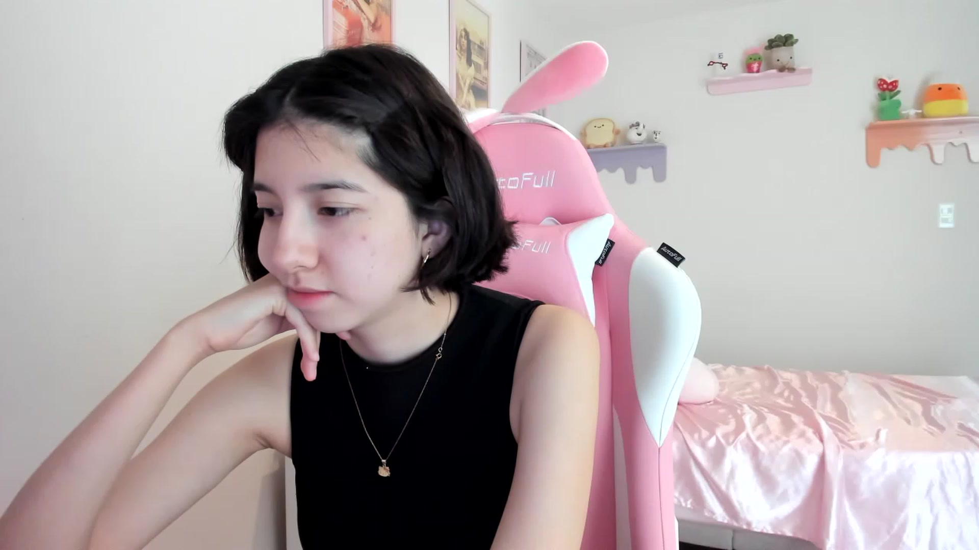 Gallery image thumbnail from Cherrycute666's myfreecams stream on, 06/12/2023, 19:10 image 12 of 20