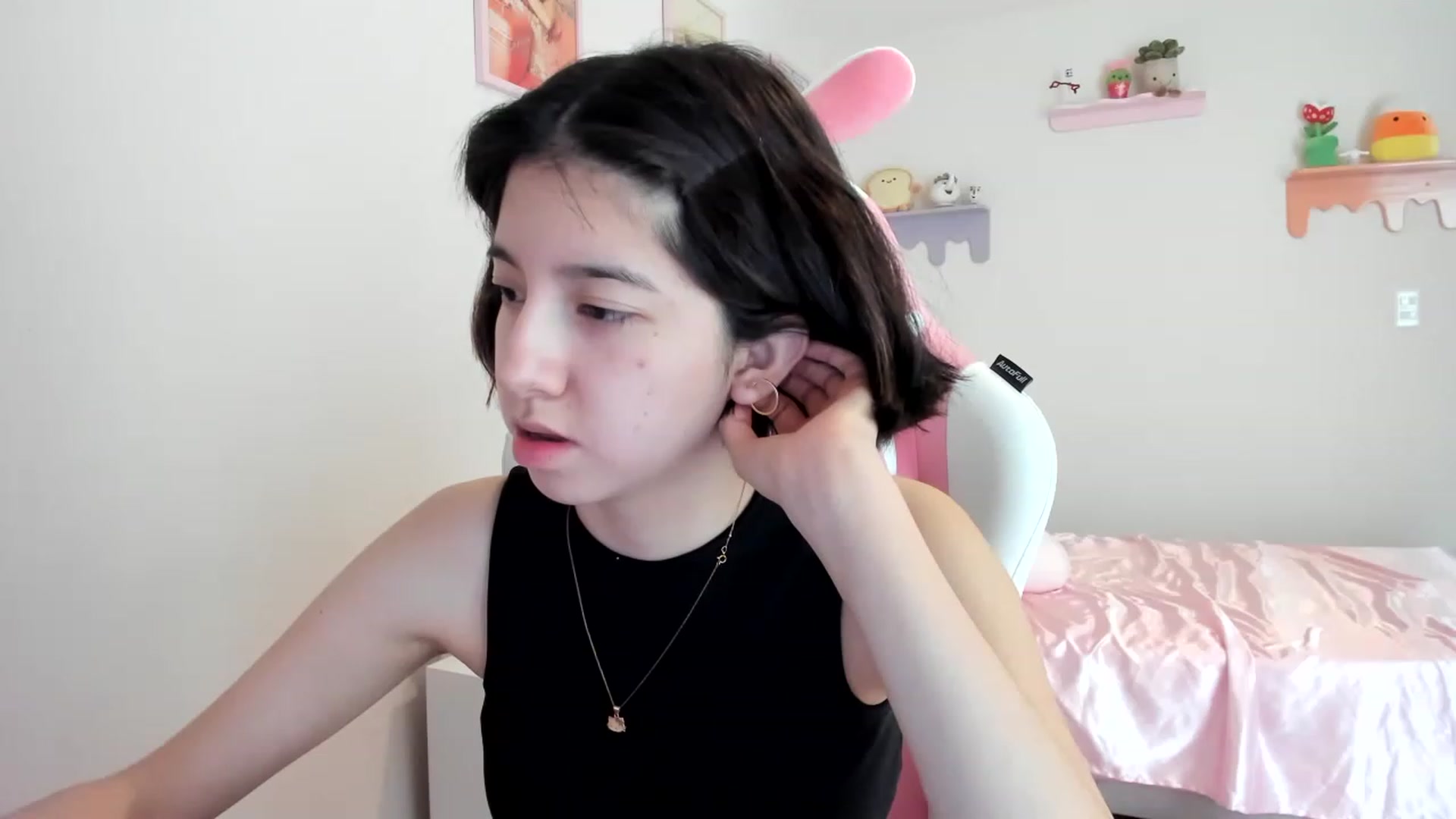 Gallery image thumbnail from Cherrycute666's myfreecams stream on, 06/12/2023, 19:10 image 10 of 20