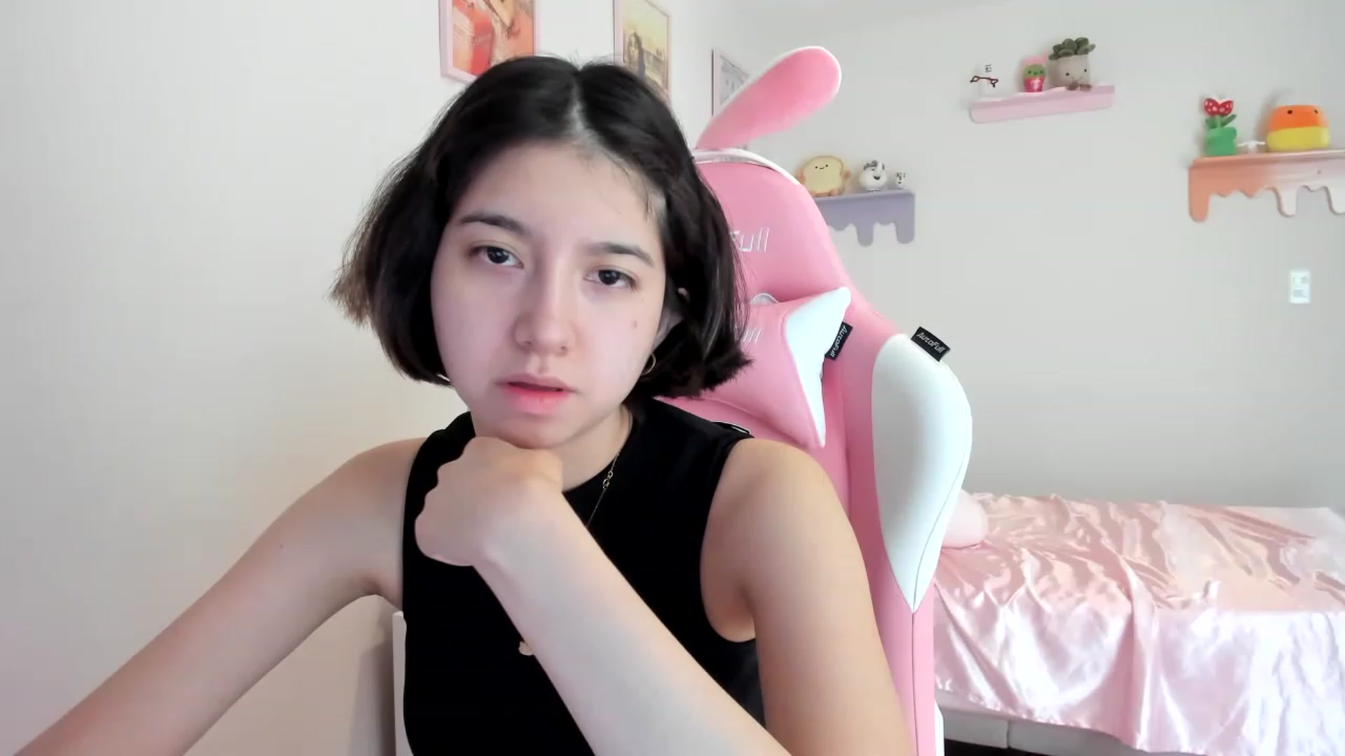 Gallery image thumbnail from Cherrycute666's myfreecams stream on, 06/12/2023, 19:10 image 13 of 20