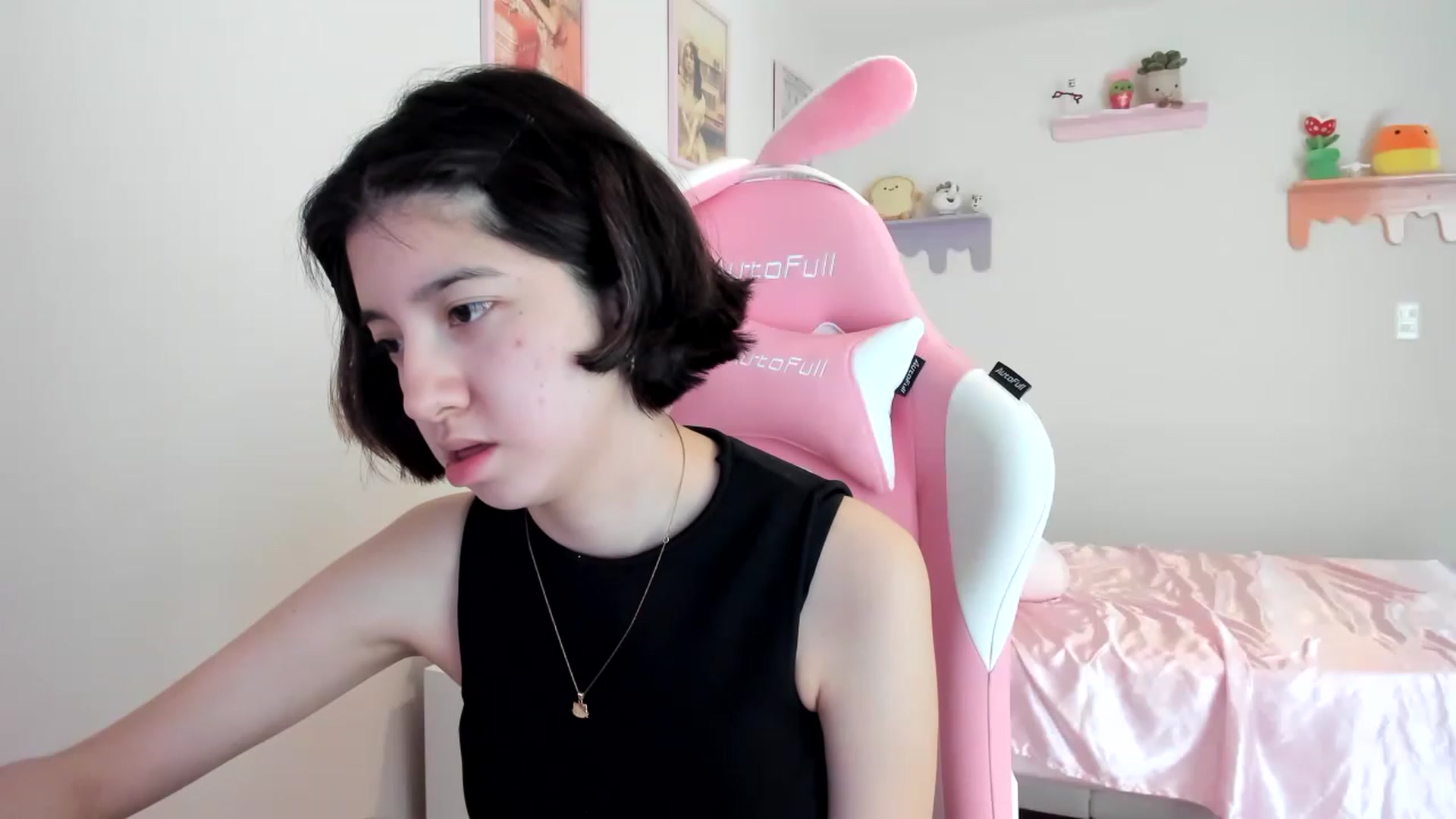 Gallery image thumbnail from Cherrycute666's myfreecams stream on, 06/12/2023, 19:10 image 8 of 20