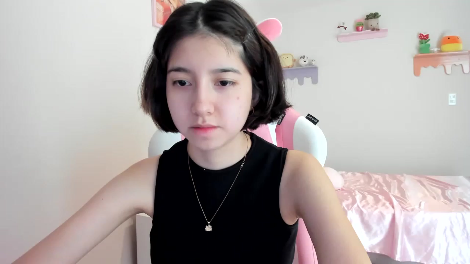 Gallery image thumbnail from Cherrycute666's myfreecams stream on, 06/12/2023, 19:10 image 15 of 20