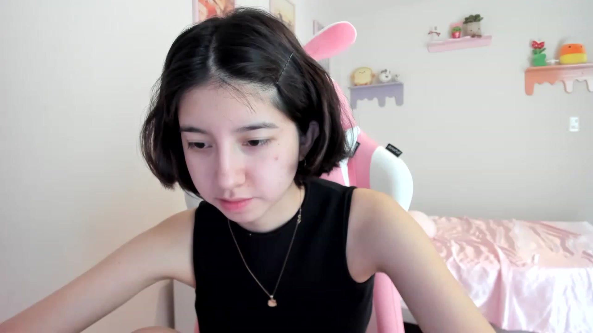 Gallery image thumbnail from Cherrycute666's myfreecams stream on, 06/12/2023, 19:10 image 3 of 20