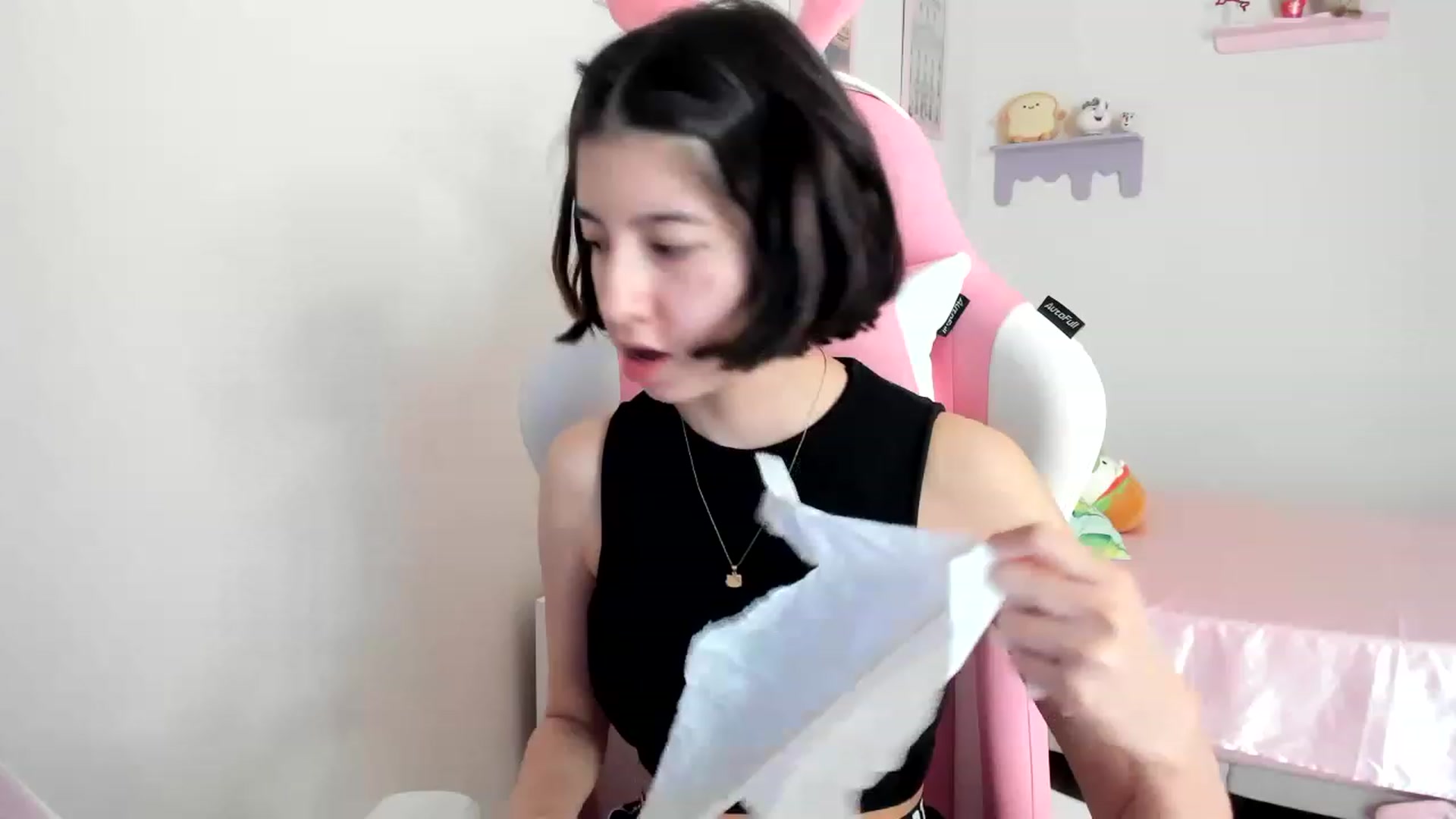 Gallery image thumbnail from Cherrycute666's myfreecams stream on, 06/13/2023, 24:42 image 3 of 20