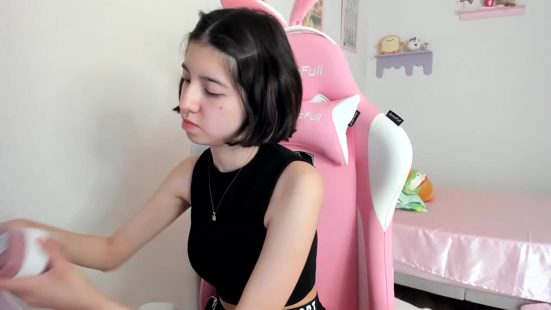 Gallery image thumbnail from Cherrycute666's myfreecams stream on, 06/13/2023, 24:42 image 2 of 20