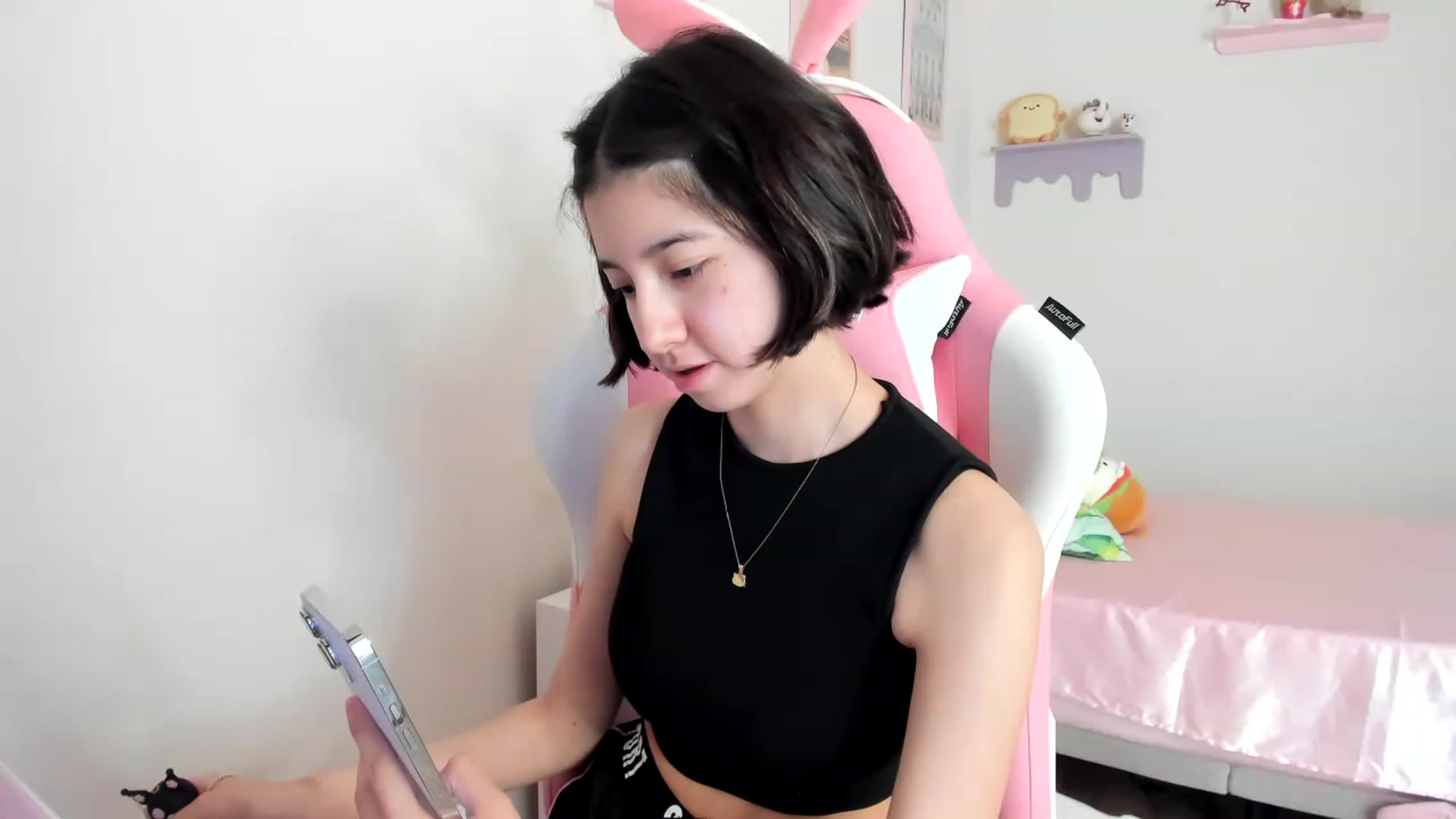 Gallery image thumbnail from Cherrycute666's myfreecams stream on, 06/13/2023, 24:42 image 4 of 20