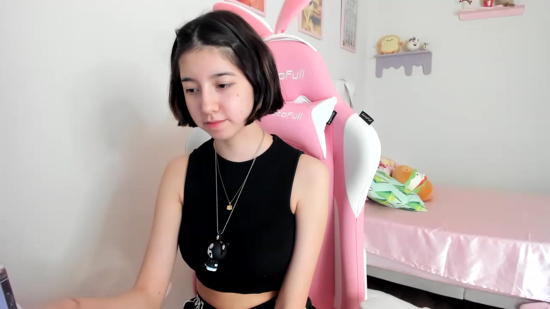 Gallery image thumbnail from Cherrycute666's myfreecams stream on, 06/13/2023, 24:42 image 7 of 20