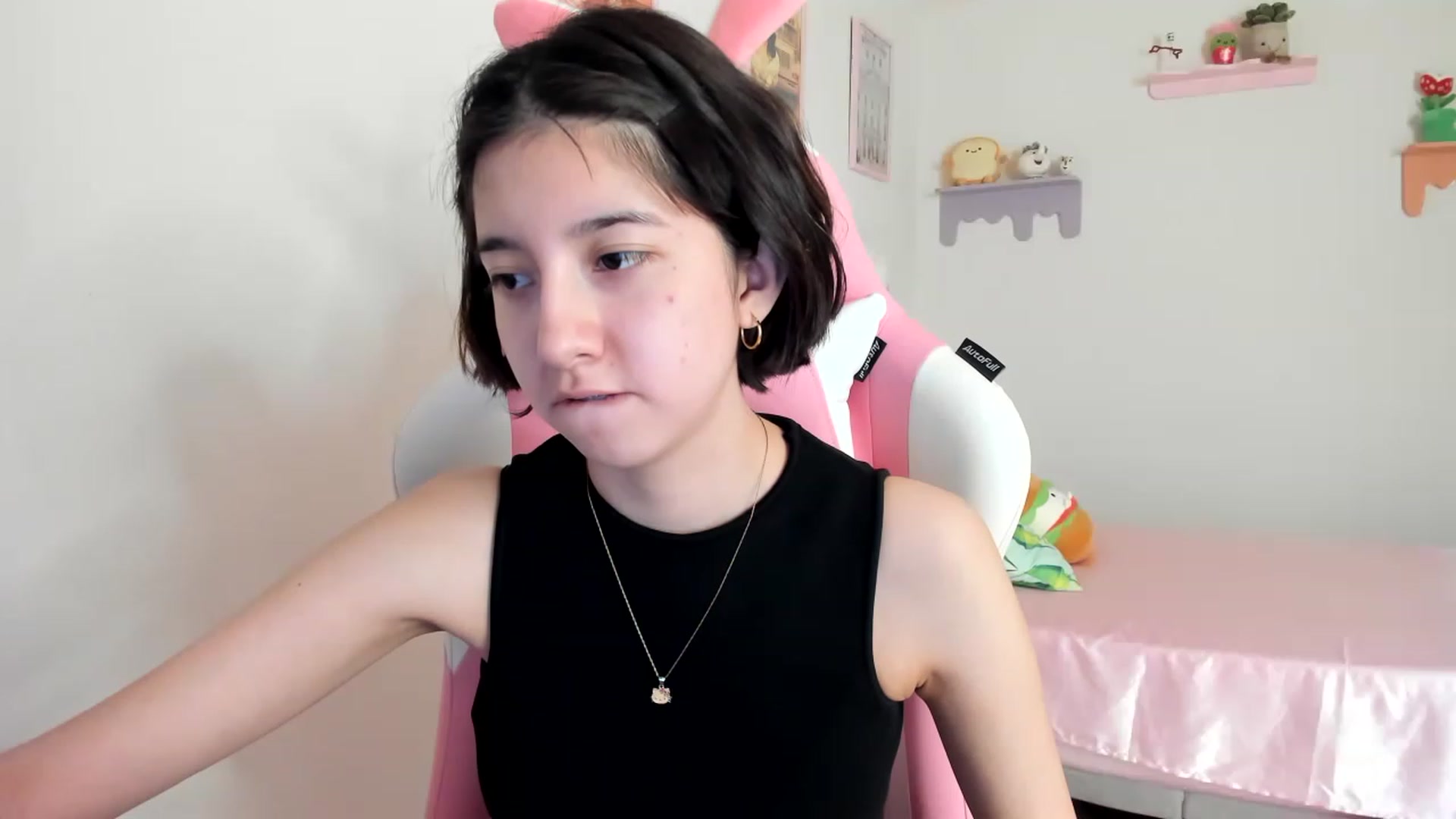 Gallery image thumbnail from Cherrycute666's myfreecams stream on, 06/13/2023, 24:42 image 20 of 20