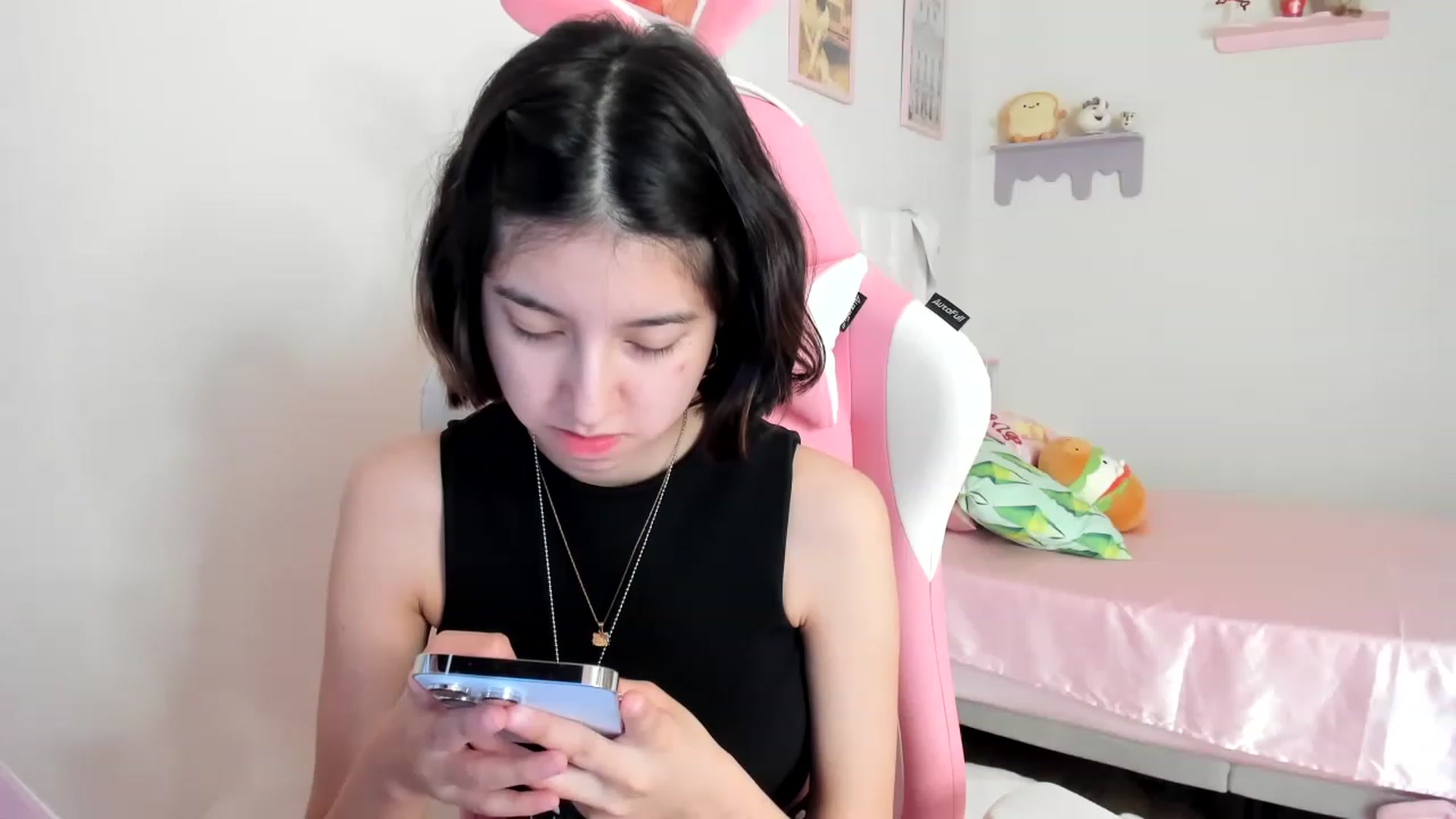 Gallery image thumbnail from Cherrycute666's myfreecams stream on, 06/13/2023, 24:42 image 10 of 20