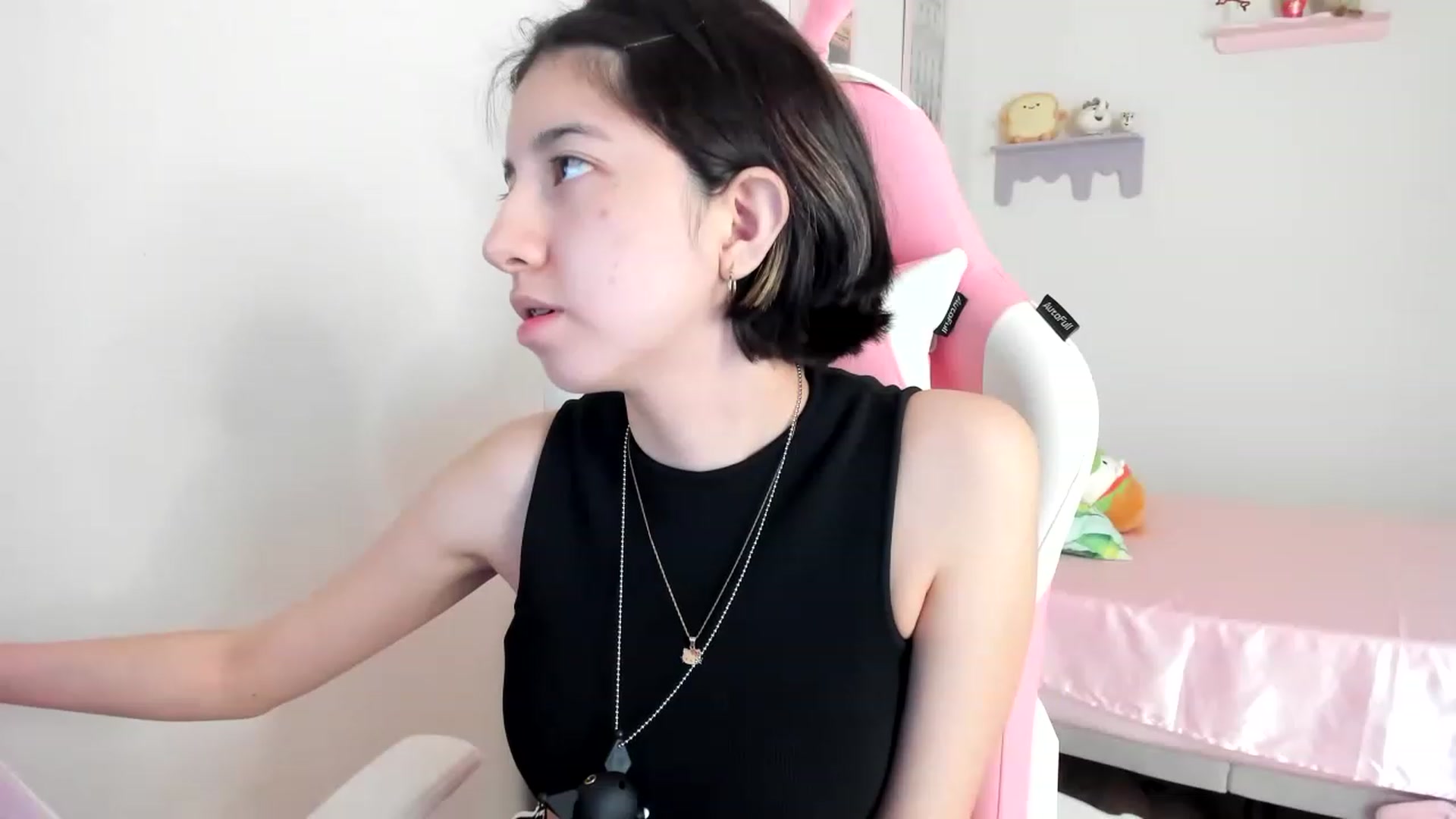 Gallery image thumbnail from Cherrycute666's myfreecams stream on, 06/13/2023, 24:42 image 9 of 20