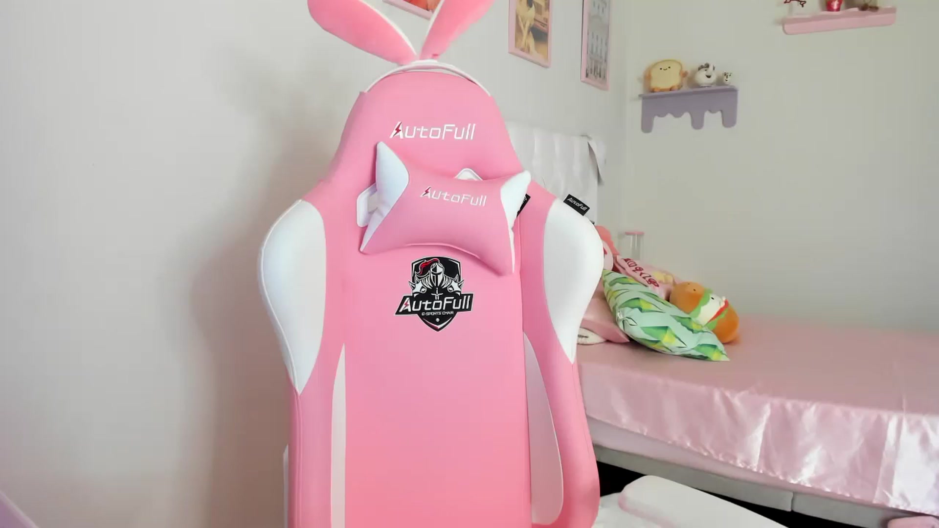 Gallery image thumbnail from Cherrycute666's myfreecams stream on, 06/13/2023, 24:42 image 16 of 20