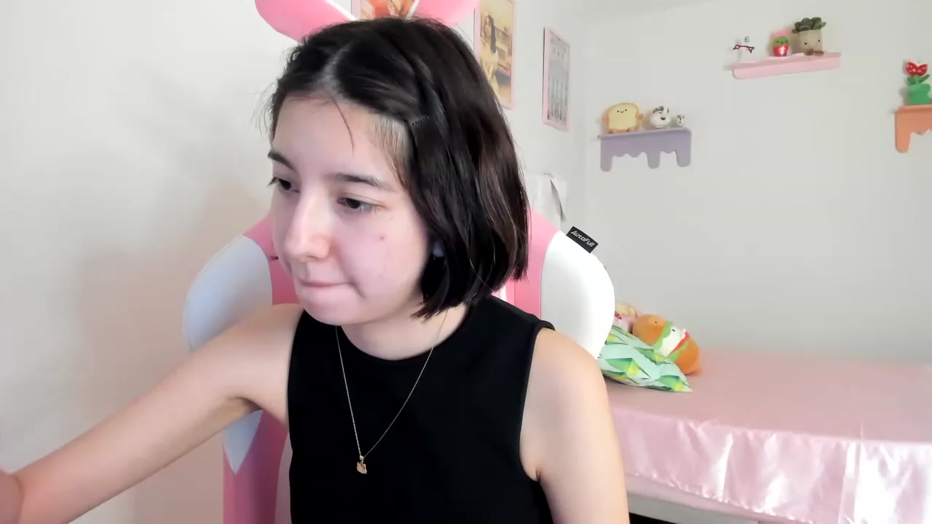Gallery image thumbnail from Cherrycute666's myfreecams stream on, 06/13/2023, 24:42 image 19 of 20