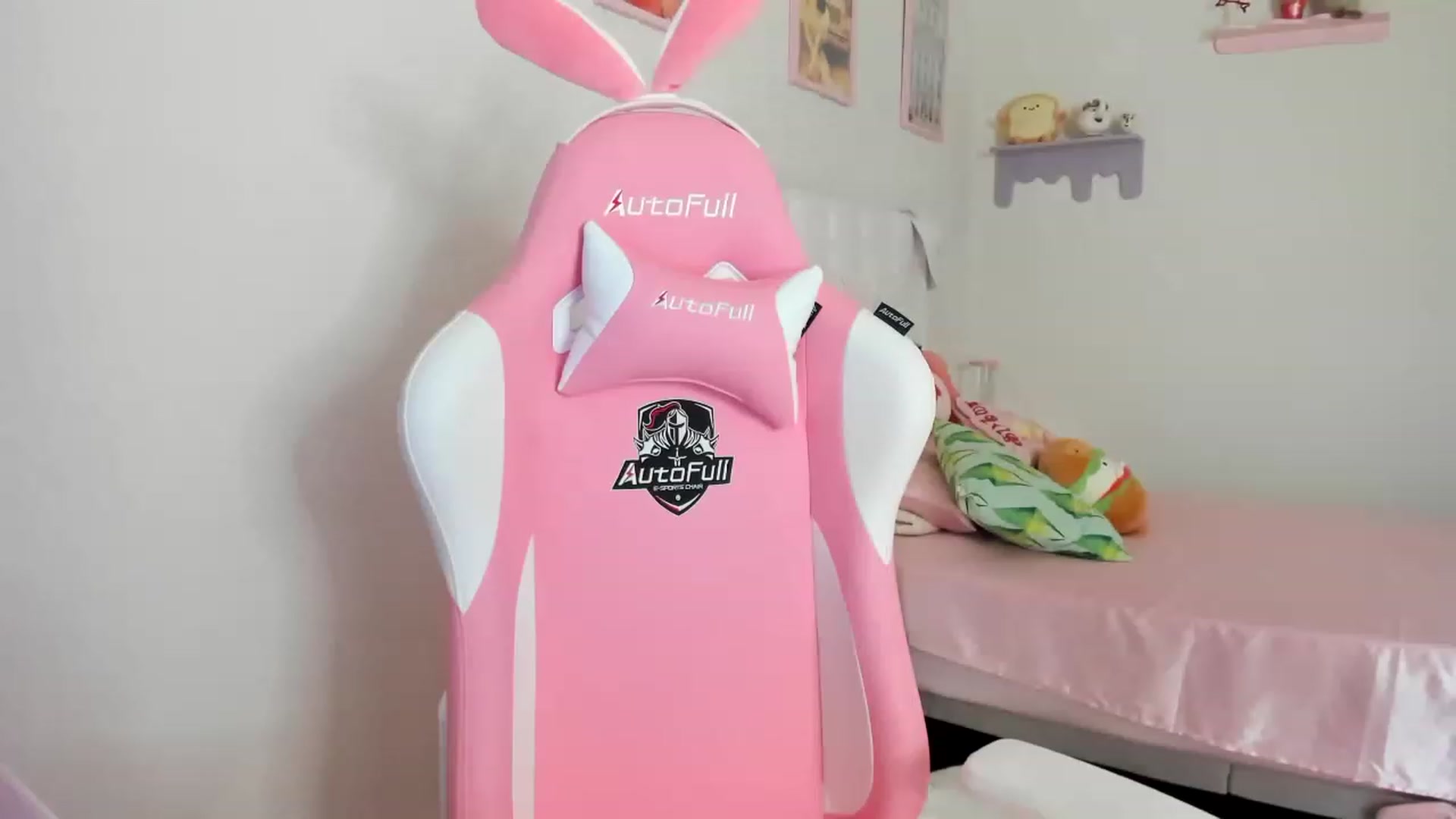 Gallery image thumbnail from Cherrycute666's myfreecams stream on, 06/13/2023, 24:42 image 15 of 20