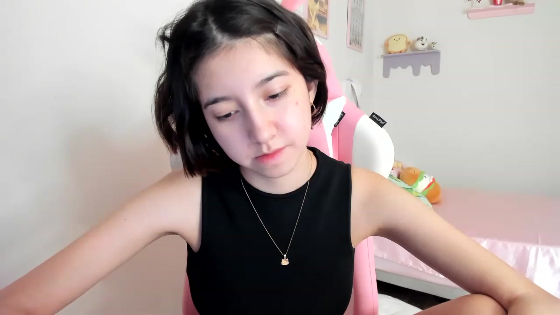 Gallery image thumbnail from Cherrycute666's myfreecams stream on, 06/13/2023, 24:42 image 13 of 20