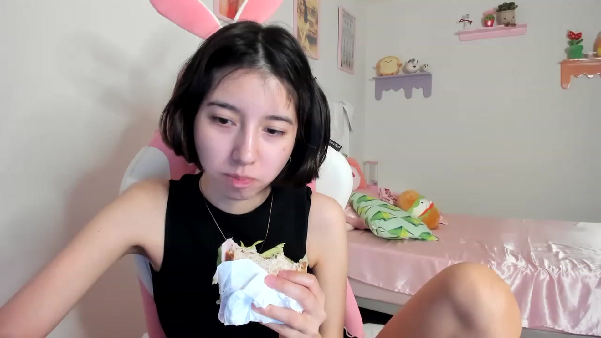 Gallery image thumbnail from Cherrycute666's myfreecams stream on, 06/13/2023, 04:28 image 5 of 20