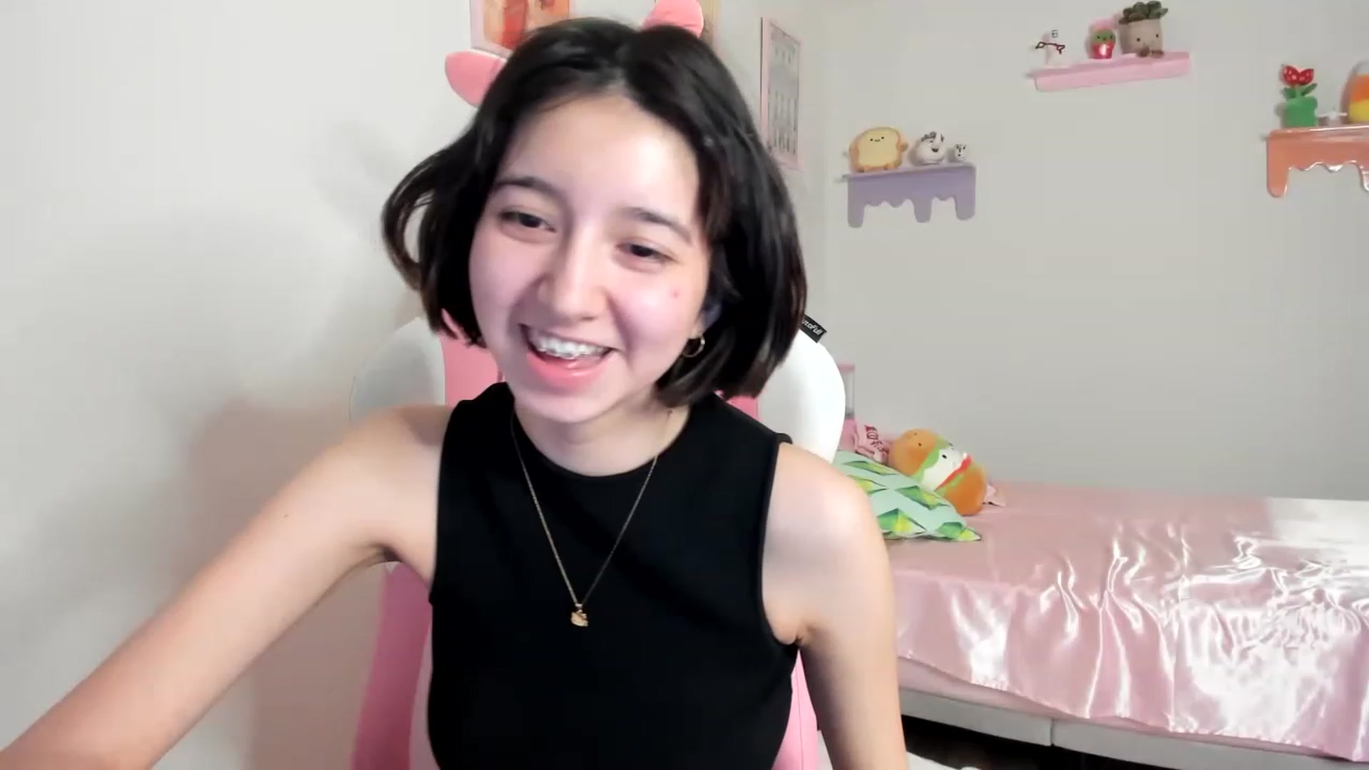 Gallery image thumbnail from Cherrycute666's myfreecams stream on, 06/13/2023, 04:28 image 17 of 20