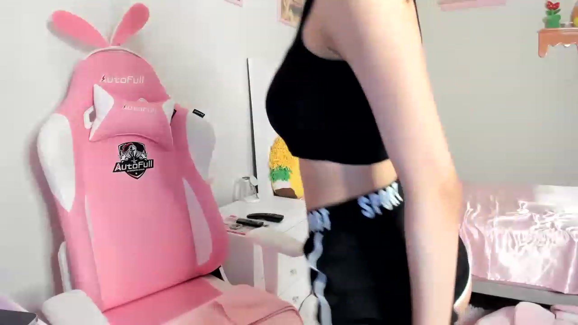 Gallery image thumbnail from Cherrycute666's myfreecams stream on, 06/13/2023, 04:28 image 18 of 20