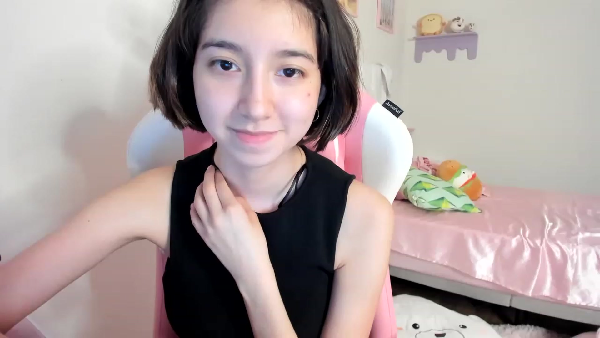 Gallery image thumbnail from Cherrycute666's myfreecams stream on, 06/13/2023, 05:38 image 16 of 20