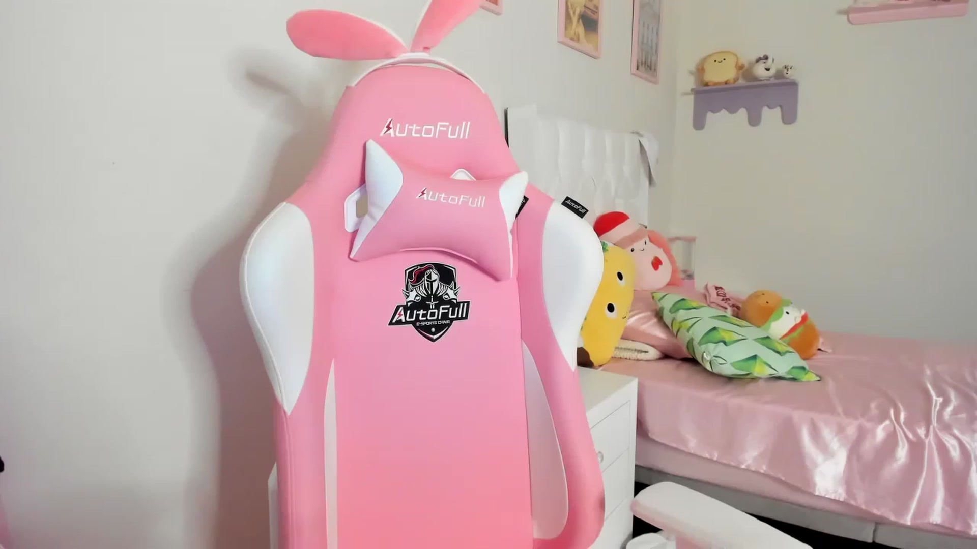 Gallery image thumbnail from Cherrycute666's myfreecams stream on, 06/13/2023, 05:38 image 19 of 20
