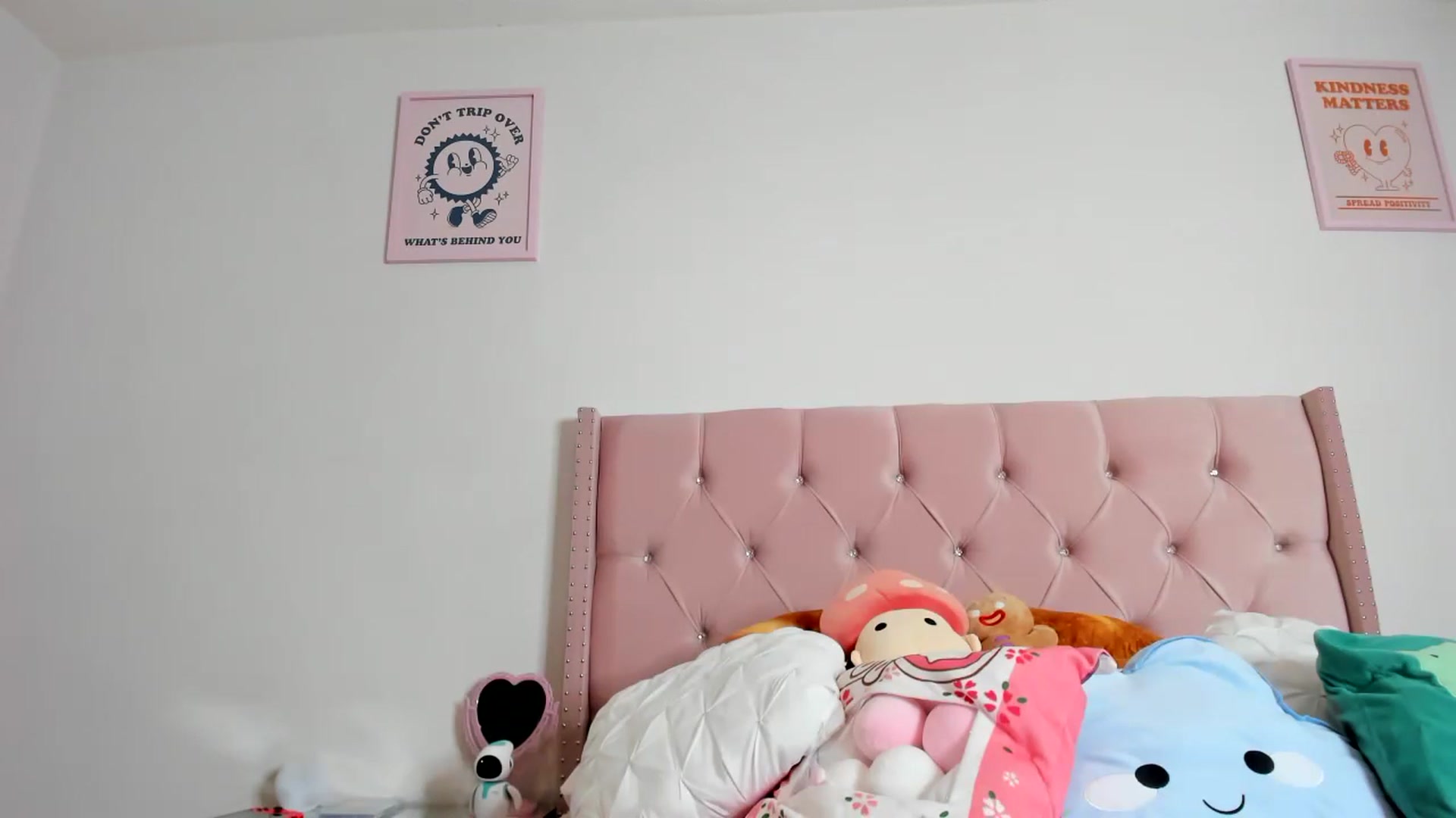 Gallery image thumbnail from Cherrycute666's myfreecams stream on, 06/13/2023, 07:43 image 14 of 20