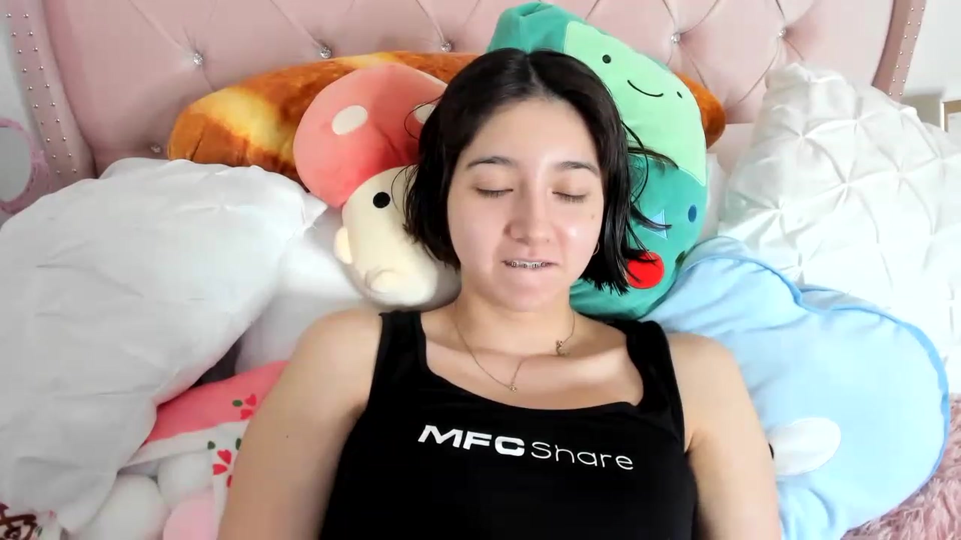 Gallery image thumbnail from Cherrycute666's myfreecams stream on, 06/13/2023, 07:43 image 19 of 20