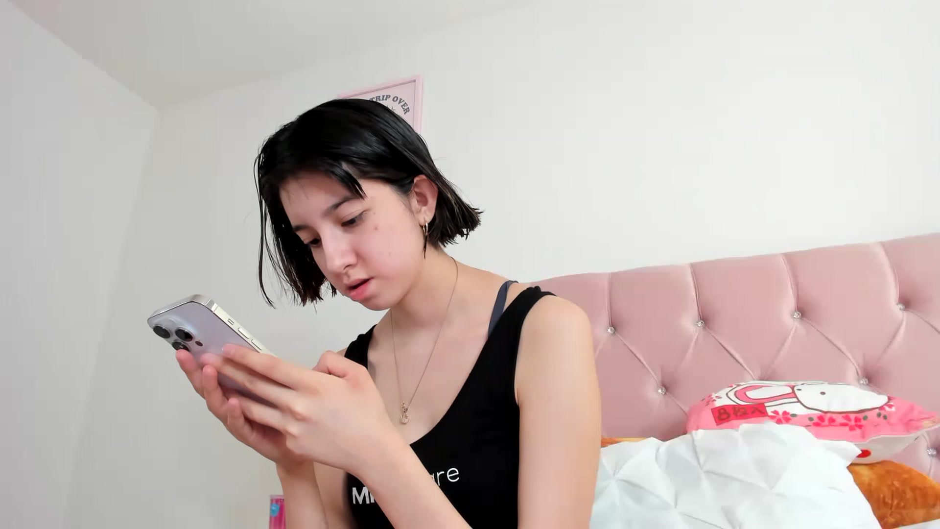 Gallery image thumbnail from Cherrycute666's myfreecams stream on, 06/13/2023, 21:22 image 5 of 20