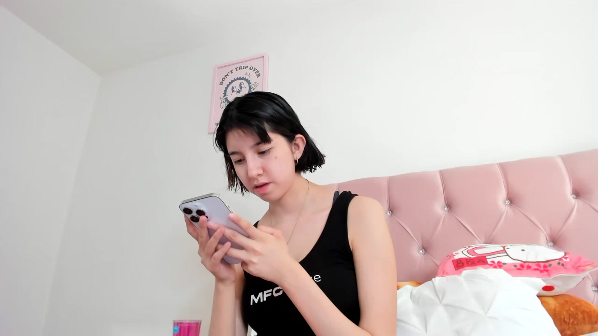Gallery image thumbnail from Cherrycute666's myfreecams stream on, 06/13/2023, 21:22 image 10 of 20