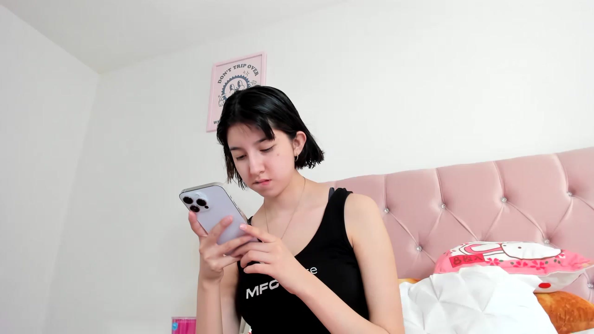 Gallery image thumbnail from Cherrycute666's myfreecams stream on, 06/13/2023, 21:22 image 8 of 20