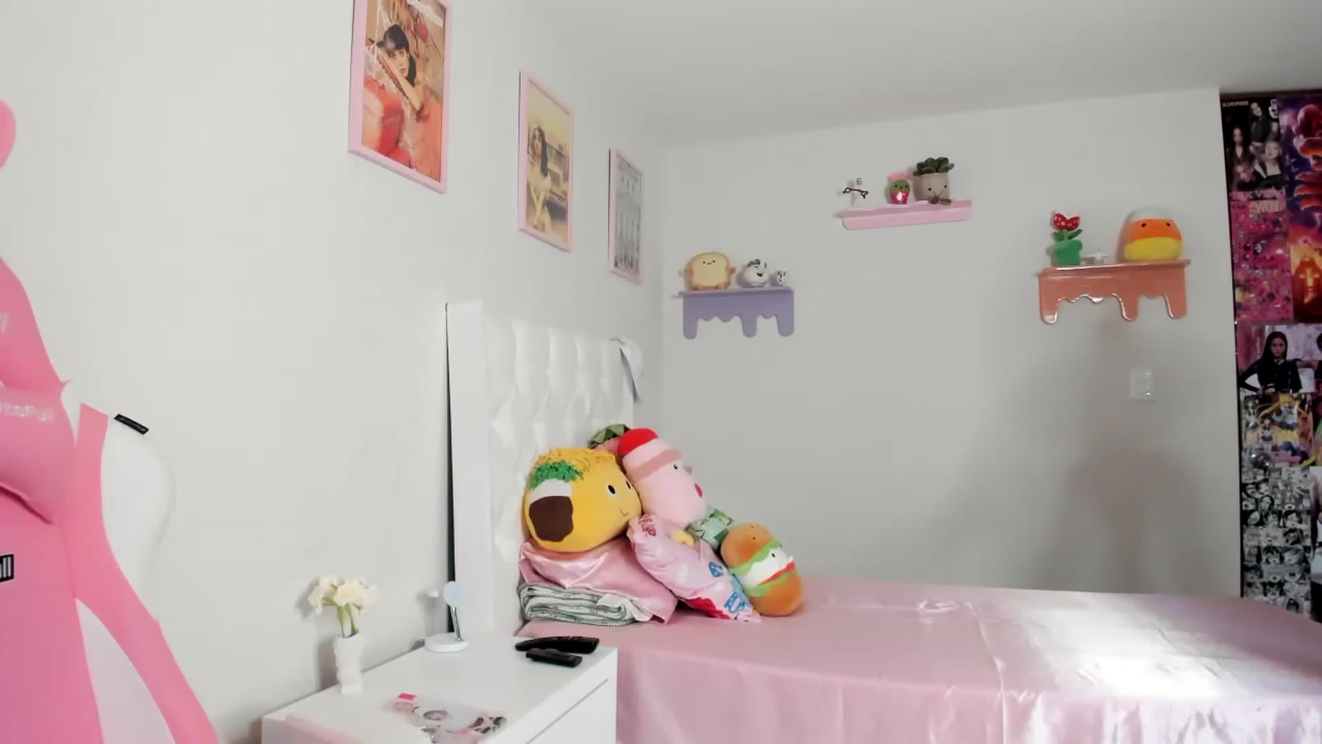 Gallery image thumbnail from Cherrycute666's myfreecams stream on, 06/15/2023, 01:31 image 1 of 20