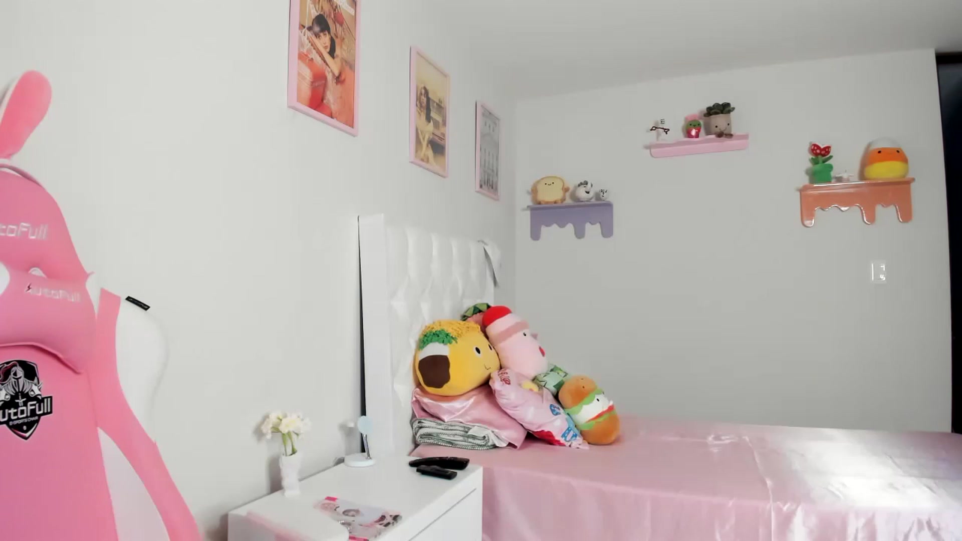 Gallery image thumbnail from Cherrycute666's myfreecams stream on, 06/15/2023, 01:31 image 12 of 20