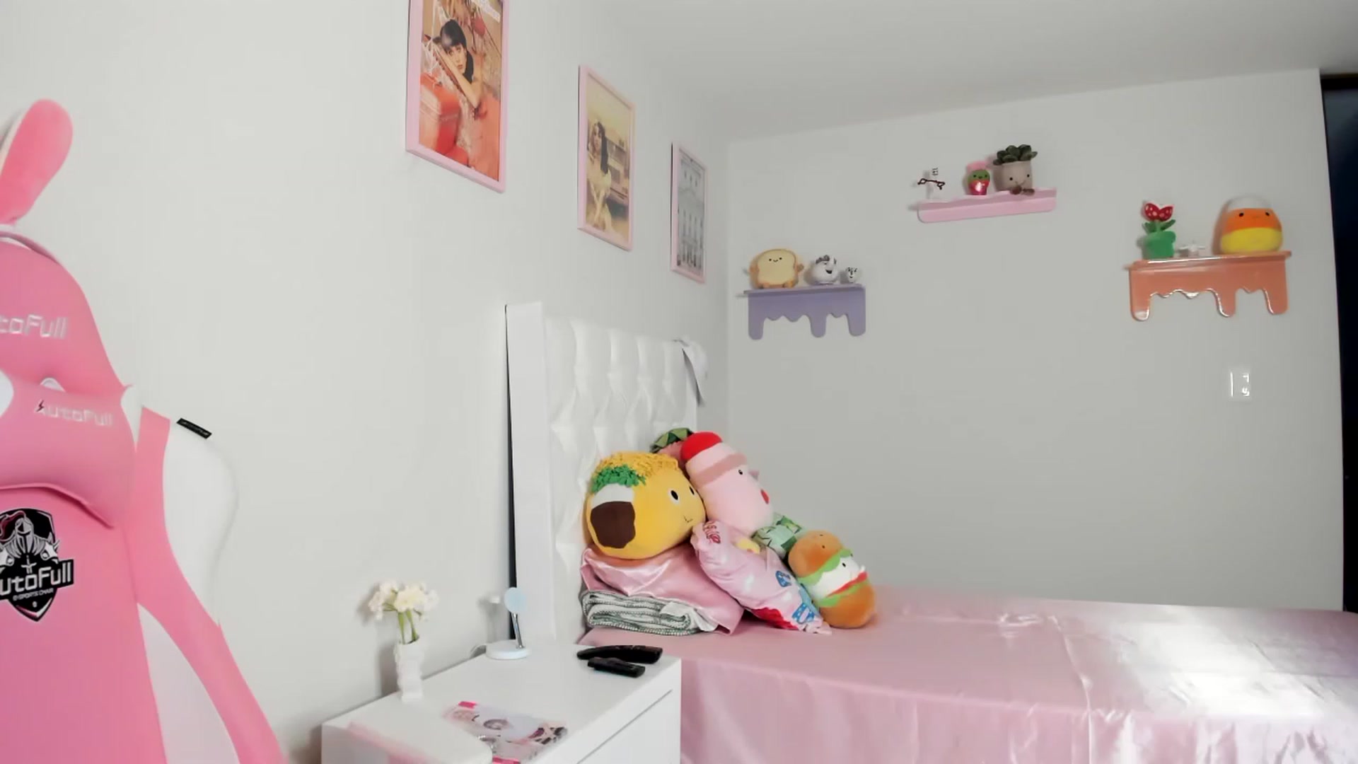 Gallery image thumbnail from Cherrycute666's myfreecams stream on, 06/15/2023, 01:31 image 14 of 20