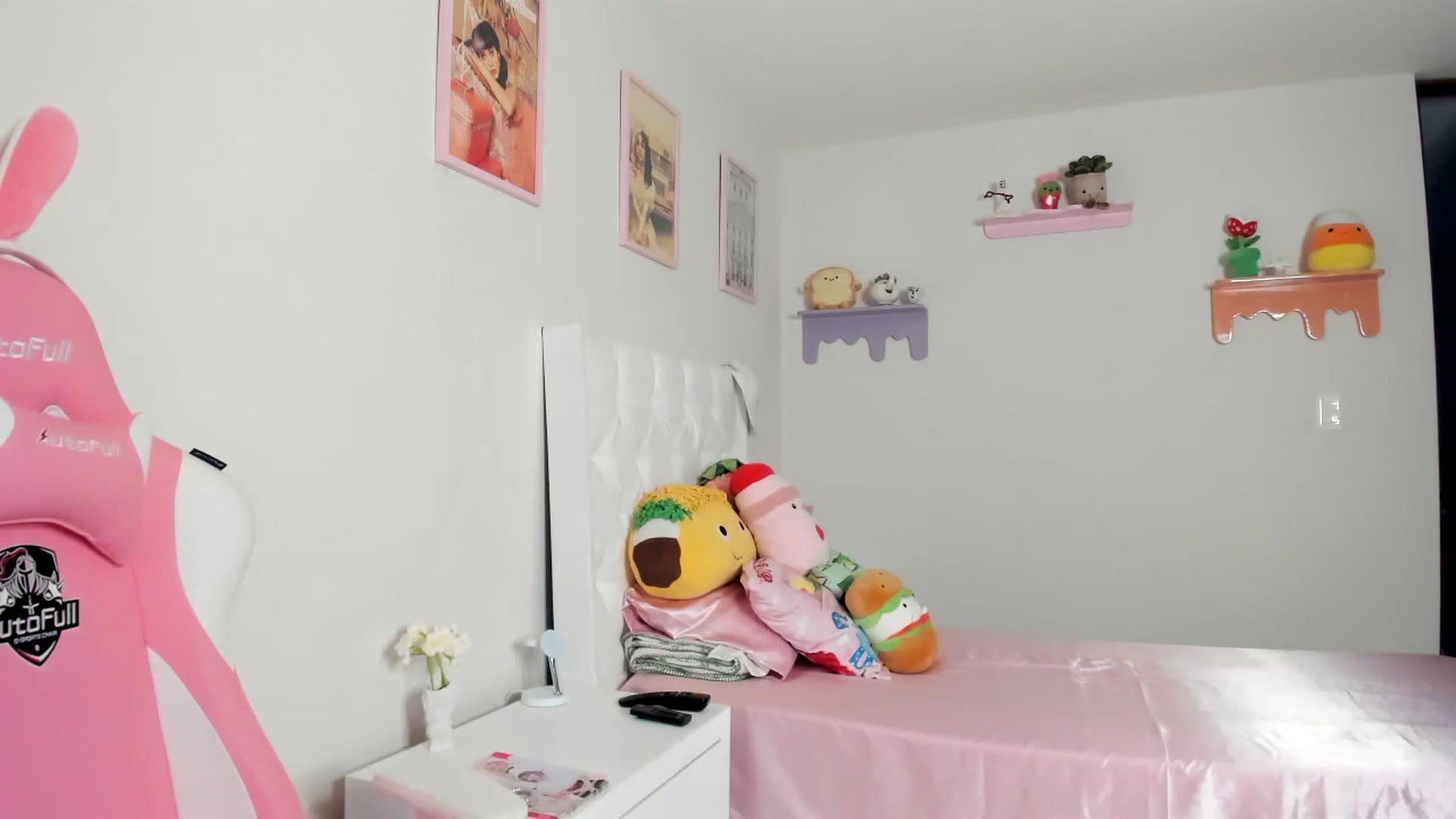 Gallery image thumbnail from Cherrycute666's myfreecams stream on, 06/15/2023, 01:31 image 15 of 20