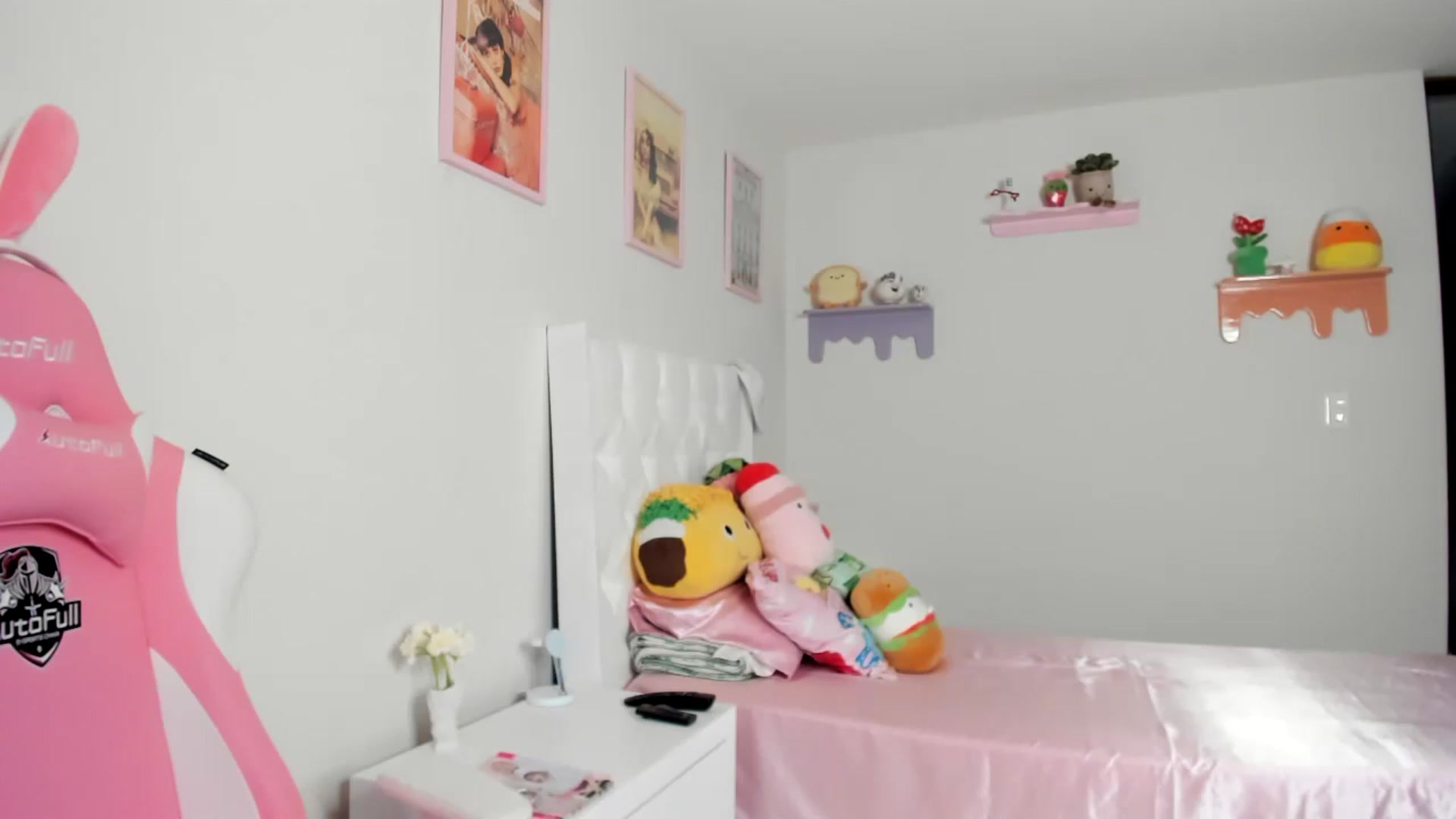 Gallery image thumbnail from Cherrycute666's myfreecams stream on, 06/15/2023, 01:31 image 20 of 20