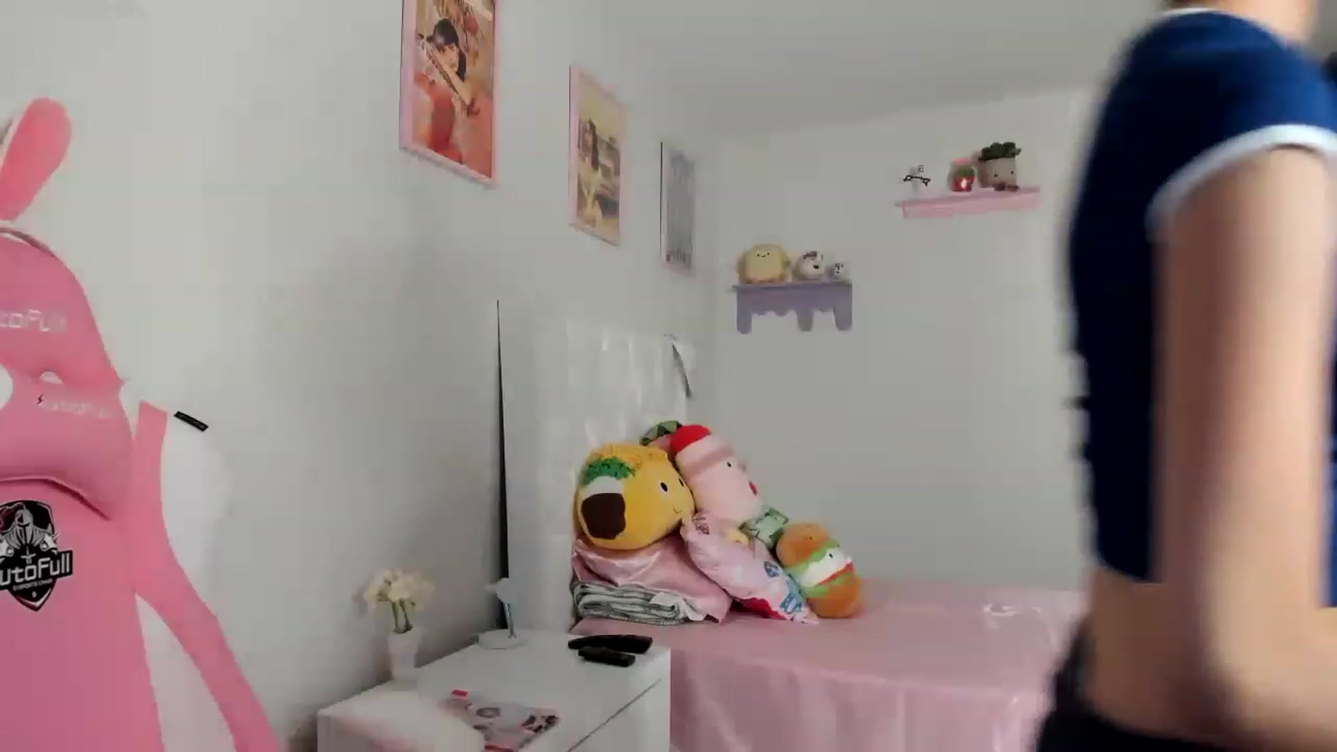 Gallery image thumbnail from Cherrycute666's myfreecams stream on, 06/15/2023, 01:31 image 16 of 20