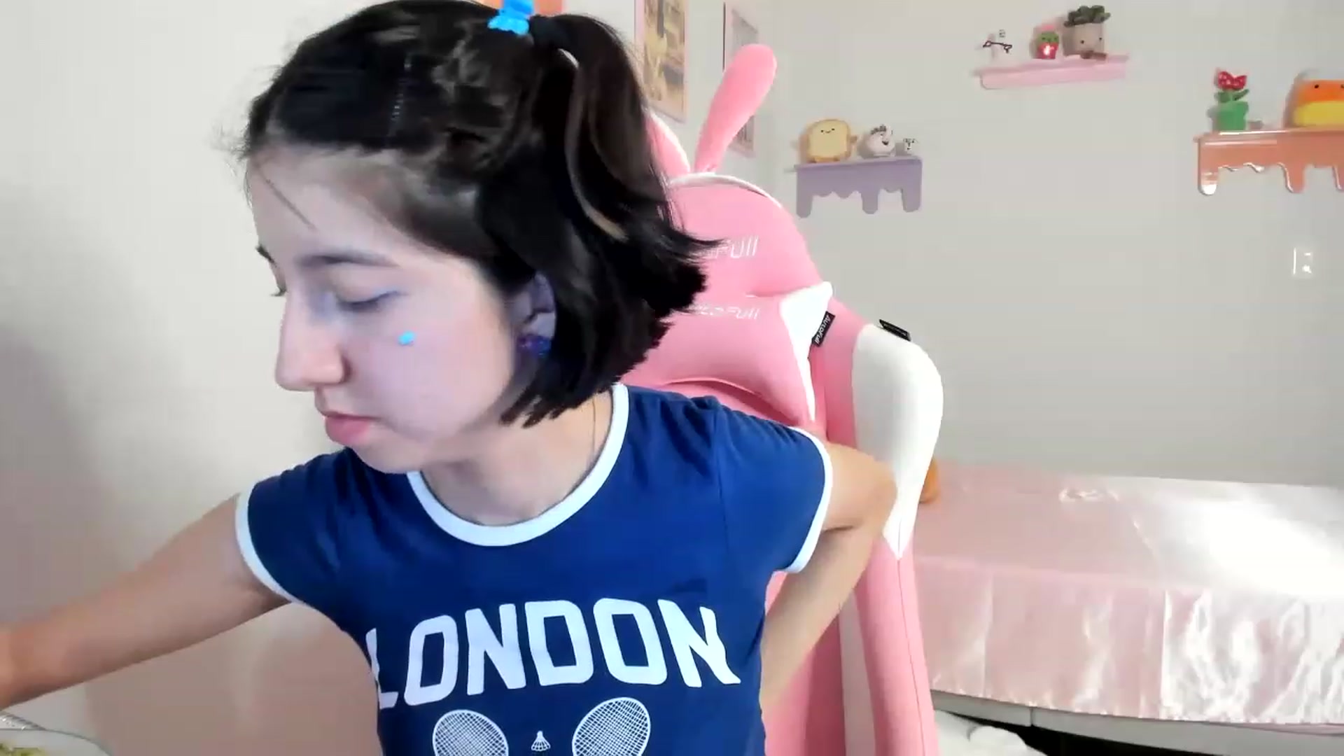 Gallery image thumbnail from Cherrycute666's myfreecams stream on, 06/15/2023, 05:45 image 17 of 20