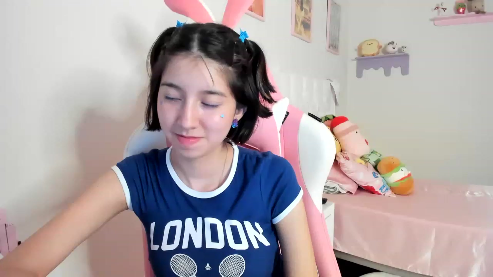Gallery image thumbnail from Cherrycute666's myfreecams stream on, 06/15/2023, 05:45 image 10 of 20