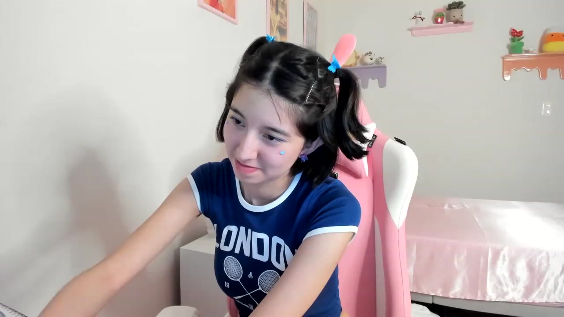 Gallery image thumbnail from Cherrycute666's myfreecams stream on, 06/15/2023, 05:45 image 19 of 20