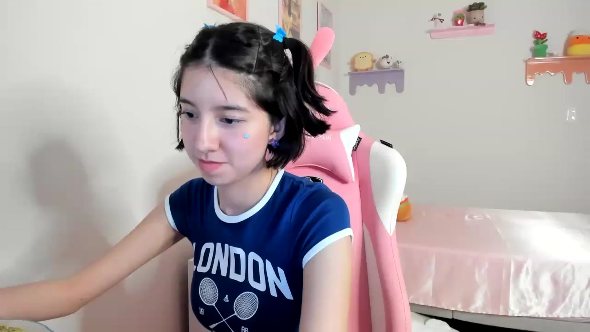Gallery image thumbnail from Cherrycute666's myfreecams stream on, 06/15/2023, 05:45 image 16 of 20