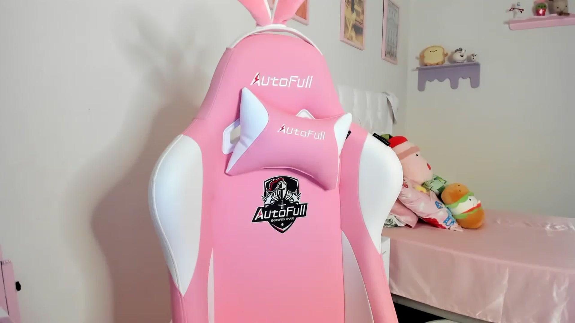 Gallery image thumbnail from Cherrycute666's myfreecams stream on, 06/15/2023, 05:45 image 9 of 20