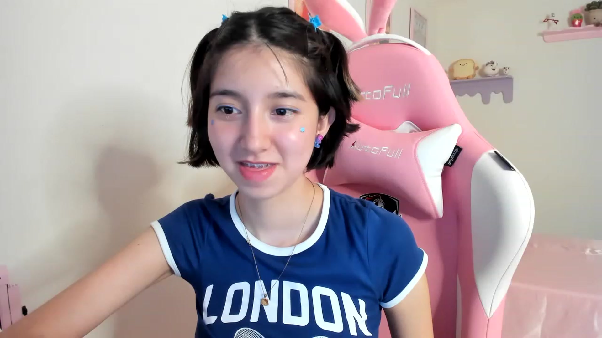 Gallery image thumbnail from Cherrycute666's myfreecams stream on, 06/15/2023, 05:45 image 3 of 20
