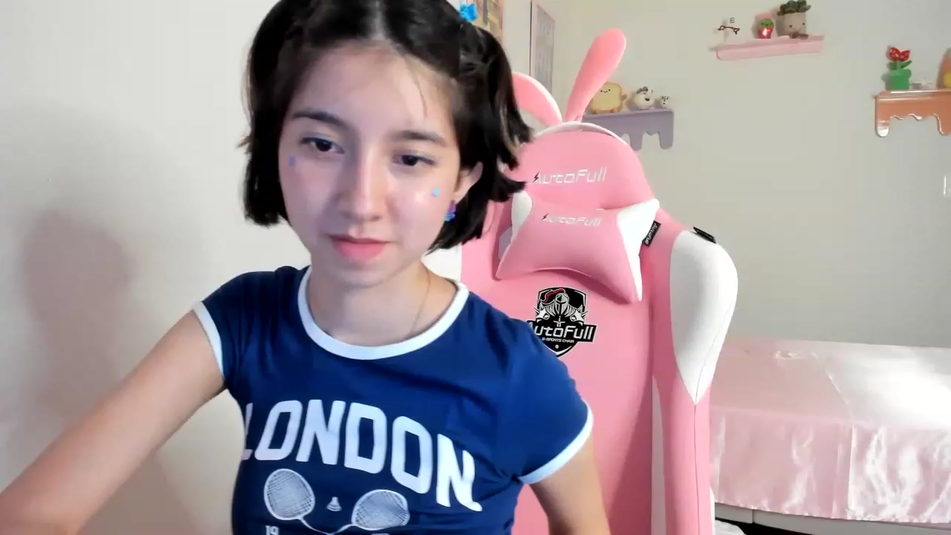Gallery image thumbnail from Cherrycute666's myfreecams stream on, 06/15/2023, 10:01 image 1 of 20