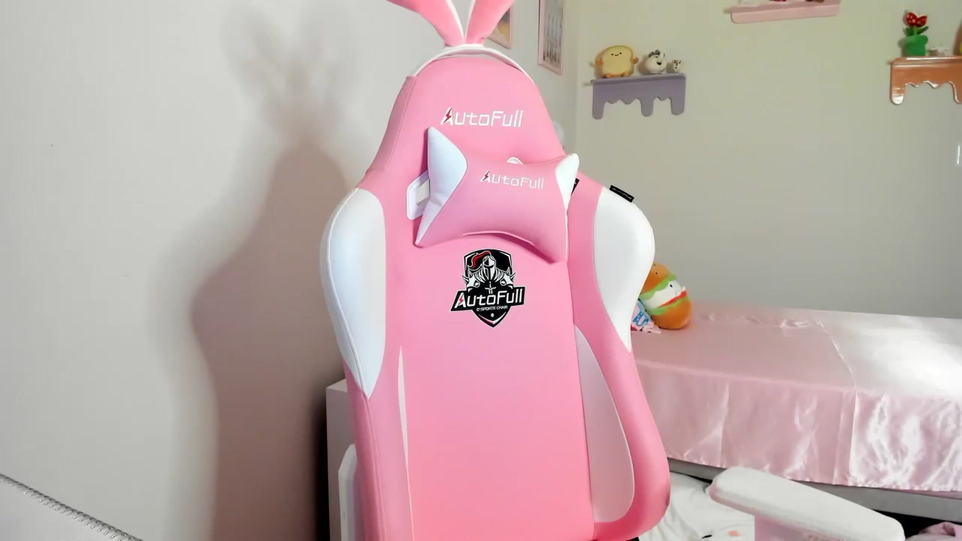 Gallery image thumbnail from Cherrycute666's myfreecams stream on, 06/15/2023, 10:01 image 12 of 20