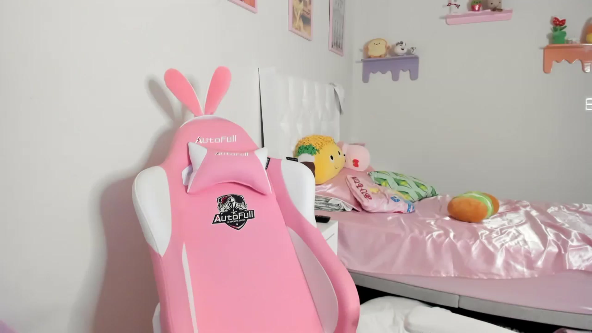 Gallery image thumbnail from Cherrycute666's myfreecams stream on, 06/16/2023, 05:49 image 16 of 20