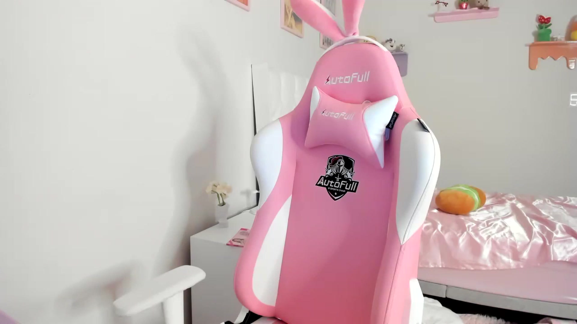 Gallery image thumbnail from Cherrycute666's myfreecams stream on, 06/16/2023, 06:14 image 2 of 20